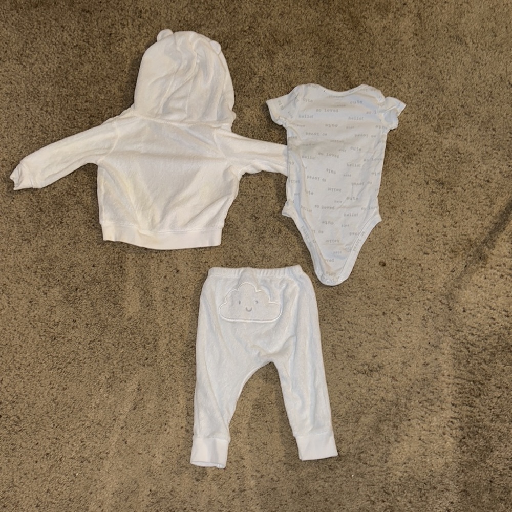 6 month Carters outfit - Picture 2 of 3